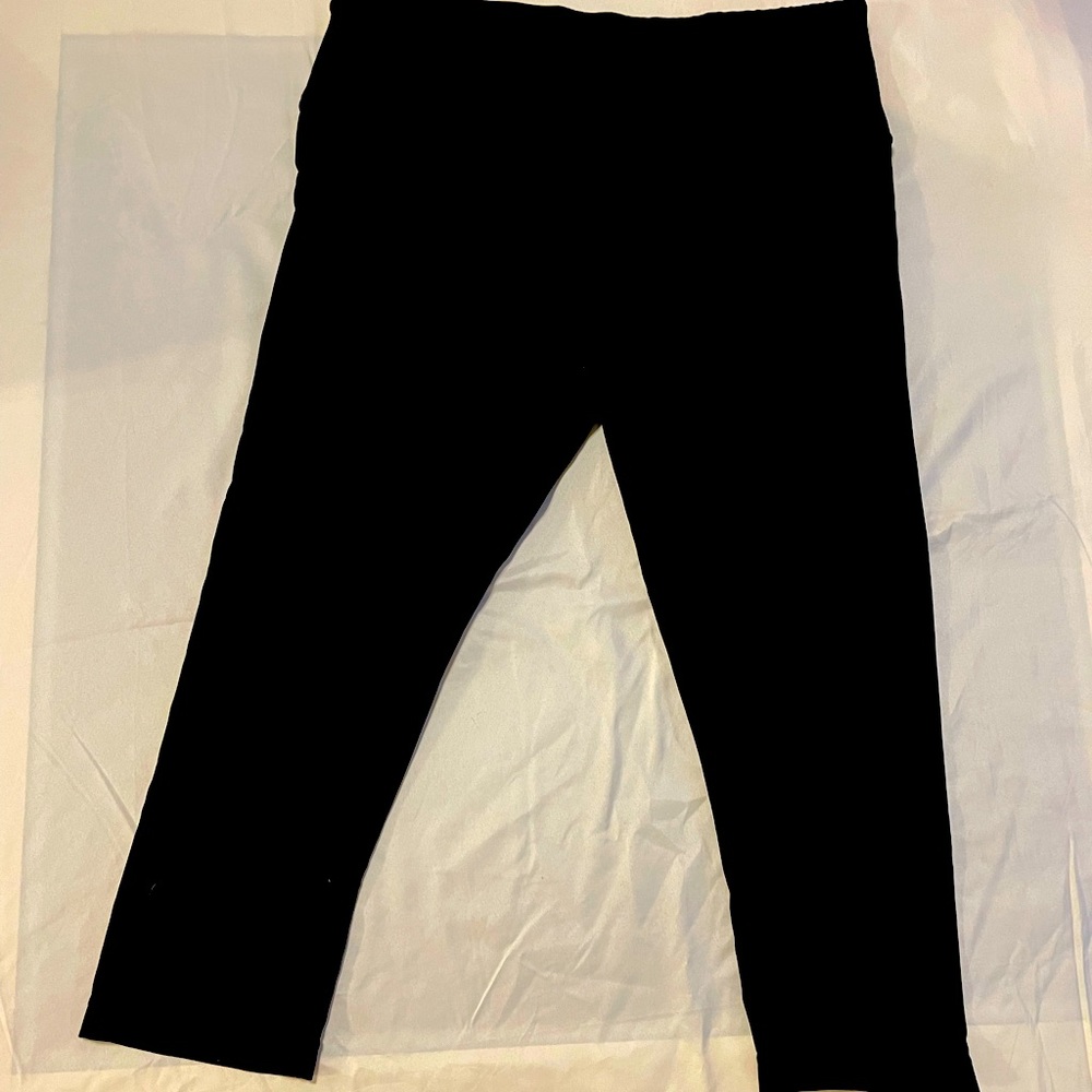 Black crop leggings